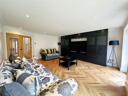4 bedroom detached house to rent - Photo 2