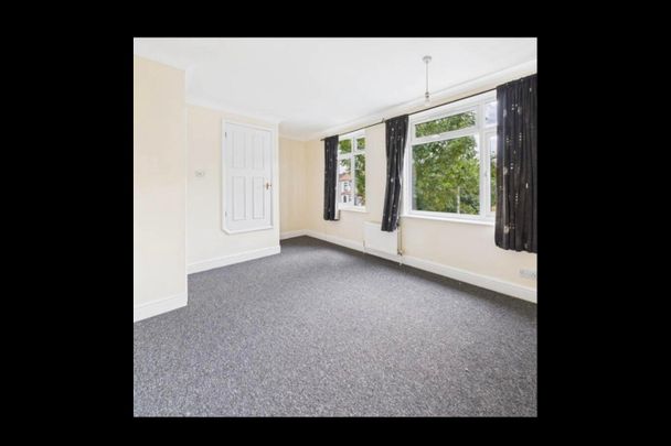 2 Bed Terraced House, Oakley Road, LU4 - Photo 1