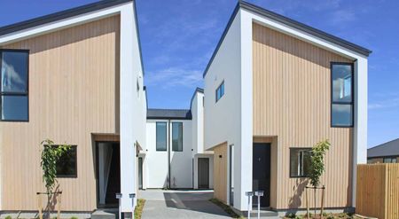 Near New Two Bedroom Townhouse With Single Garage - Photo 2