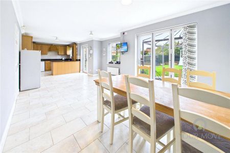 4 bedroom detached house to rent - Photo 4