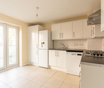 Available unfurnished now - Photo 5