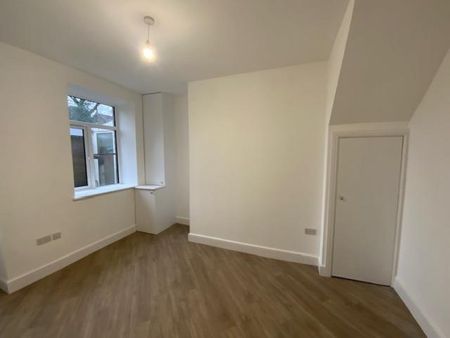 2 bedroom Flat To Let - Photo 4