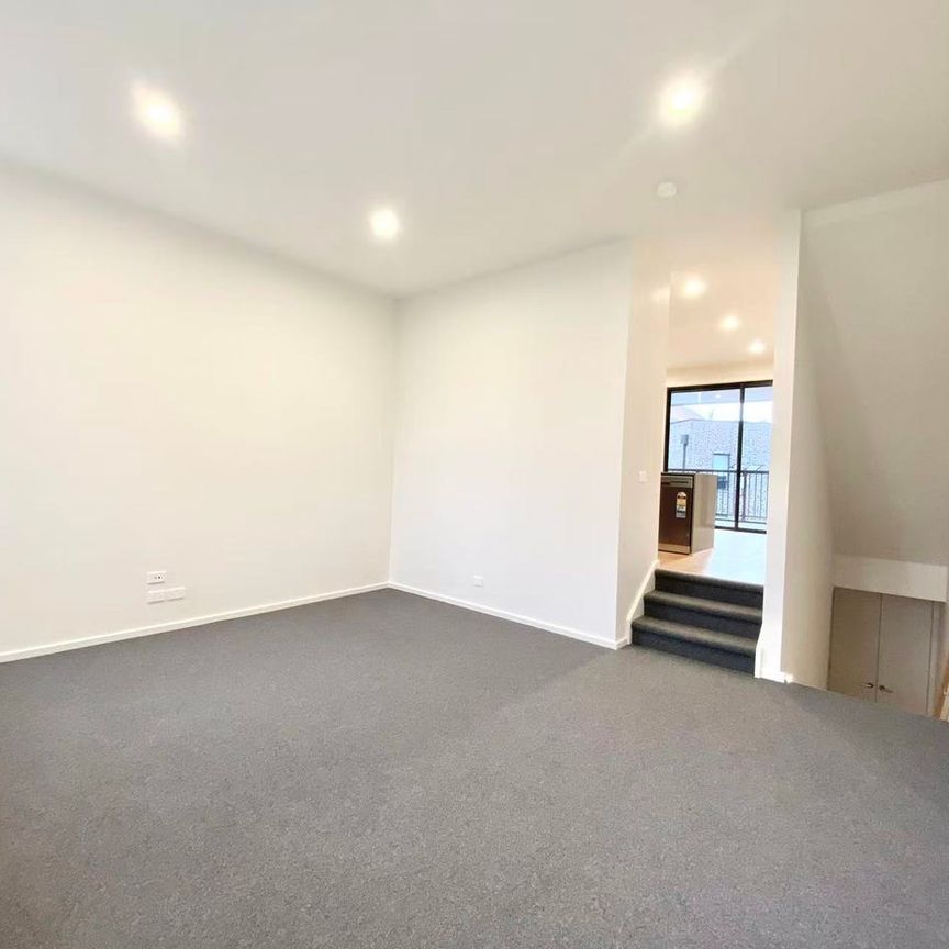 Heritage facade with High Ceilings Brand New Townhouse Ready To Move In! - Photo 1