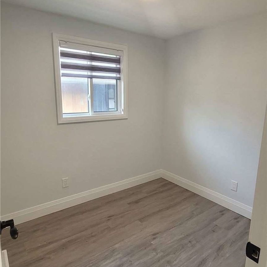 For Lease - 726 Grandview Drive Unit# Main, Oshawa, Ontario - Photo 1