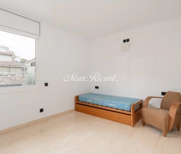 Exclusiva casa independiente con piscina y jardín en Sant Just Desvern - Photo 6