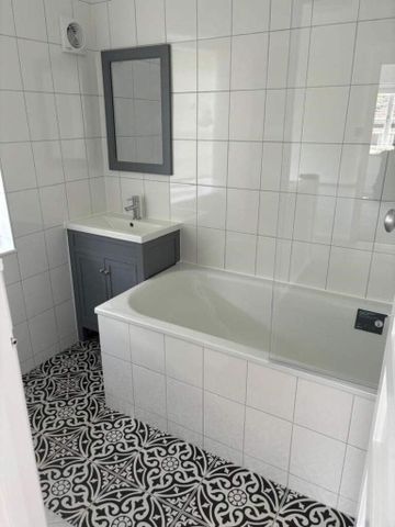 4 bedroom semi-detached house to rent - Photo 4