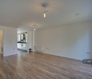 3 bedroom end of terrace house to rent - Photo 1