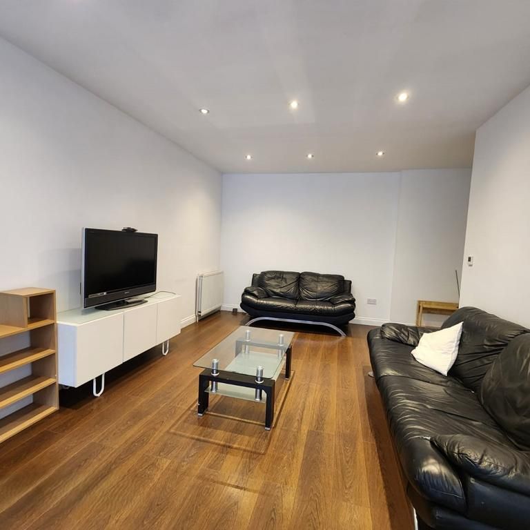 3 bedroom apartment to rent - Photo 1