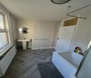 1 bedroom in a house share to rent - Photo 6