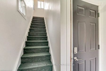 256 Edinburgh Street #Upper Unit - Photo 5