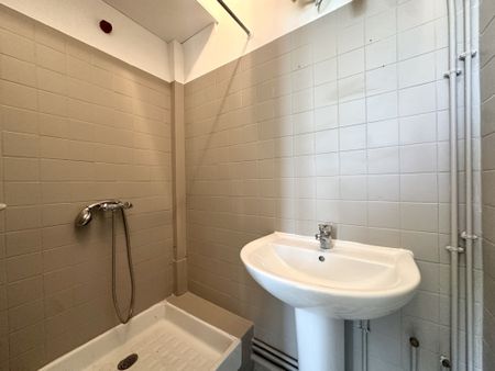 Location Appartement 2 pièces 39m² MARSEILLE 4ème - Photo 3