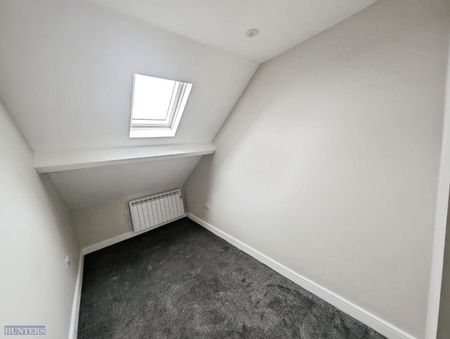 3 bedroom Flat To Let - Photo 3