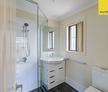 EXPANSIVE DOUBLE STOREY HOME IN QUIET STREET - Photo 6