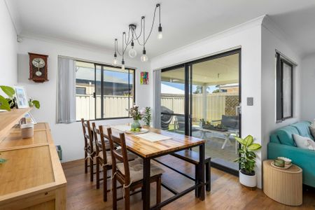 STYLISH HOME IN SOUTH BUNBURY - Photo 4