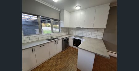 Spacious Family Home - Photo 3