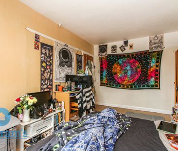 5 bed Semi-Detached House for Rent - Photo 4