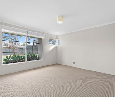 Large 4 x 2 Family Home in Baldivis - Photo 1