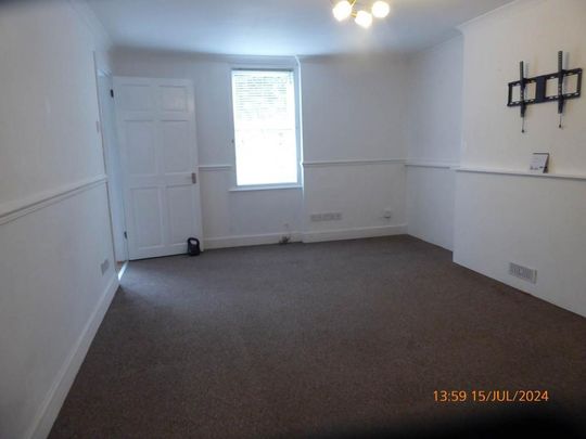 2 bedroom end of terrace house to rent - Photo 1