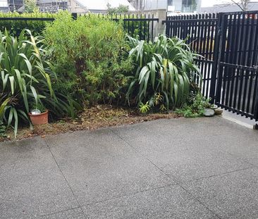 Simply beautiful city complex living! - Photo 6