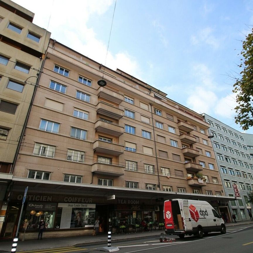 Lumineux logement situé au coeur de la ville, proche de toutes commodi - Photo 2