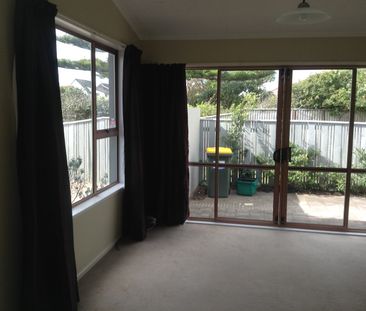 Paraparaumu Beach - 3 Bedrooms - Photo 5