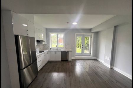 For Lease - 574 B Pharmacy Ave Avenue, Toronto, Ontario - Photo 2