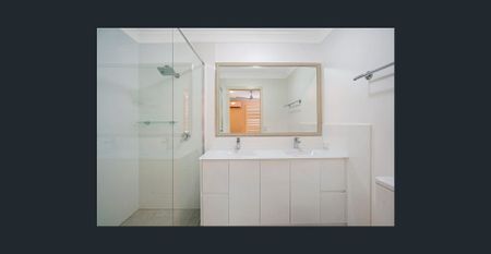 3 Bedroom Townhouse in Robina - Photo 4