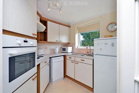 1 Bedroom Apartment, Royston Court – Hinchley Wood - Photo 4