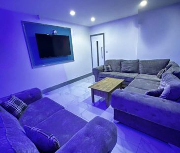 8 bedroom terraced house to rent - Photo 2