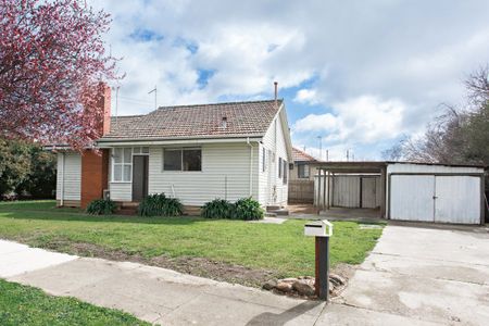 Recently refurbished Three Bedroom Home - Photo 3