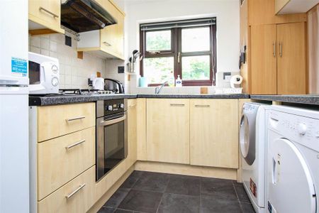 3 bedroom terraced house to rent - Photo 5