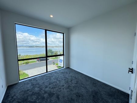 Brand New Family Home in Central Hobsonville - Photo 5