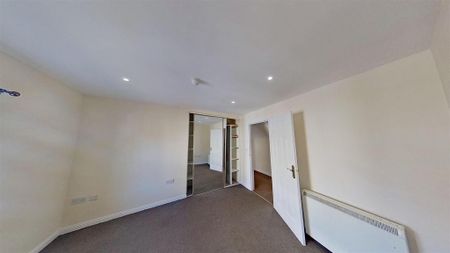 2 bedroom flat to rent - Photo 2