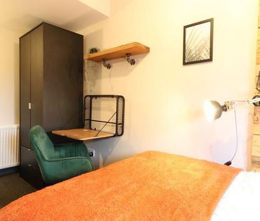 1 bedroom in a house share to rent - Photo 2