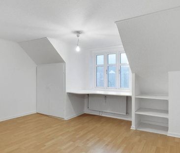 Rummelig 3-værelses lejlighed beliggende i Aalborg centrum - Foto 2