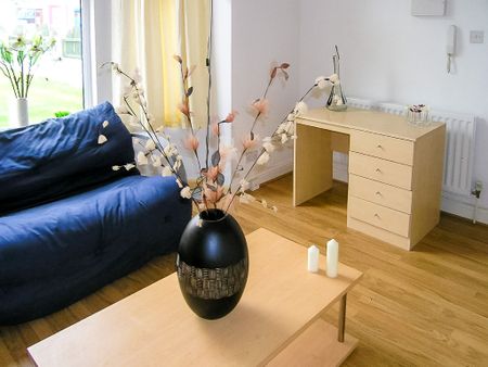 Flat 2, 63 BRUDENELL ROAD Leeds - LS6 1HA - Photo 3