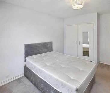 Salisbury Court, Thornton Avenue, Chiswick, W4 - Photo 2