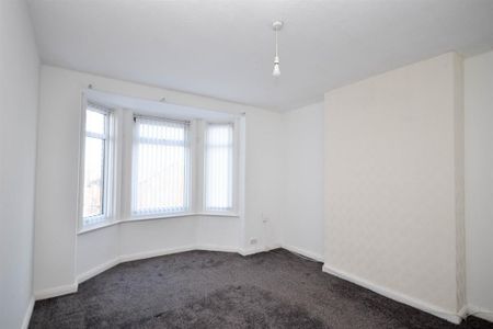 3 bedroom flat to rent - Photo 3