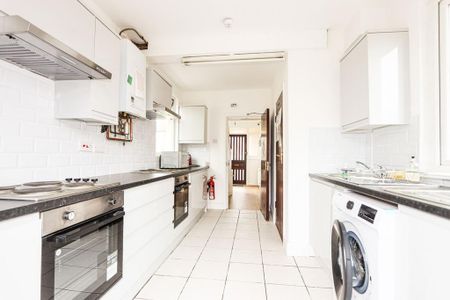 1 bedroom in a house share to rent - Photo 5