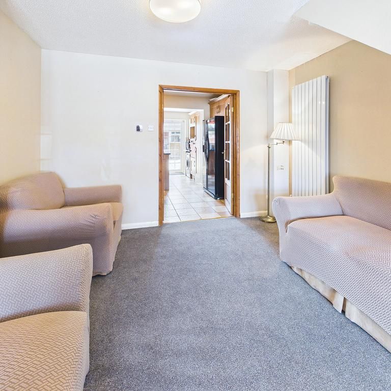 3 bedroom semi-detached house to rent - Photo 1
