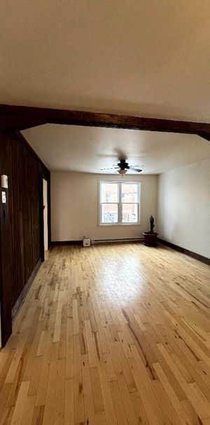 5 1/2 très lumineux quartier Saint-Sauveur - Photo 1