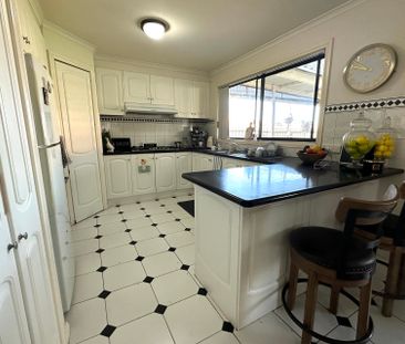Greatly located family living! - Photo 6
