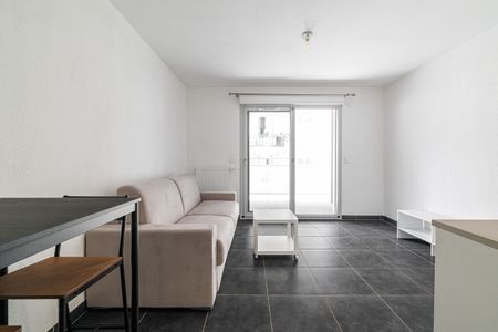 Location Appartement 1 pièce 24m² NICE 06100 - Photo 2