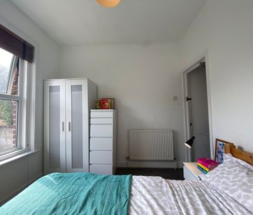 Room in a Shared House, Devonshire Road, SO15 - Photo 2