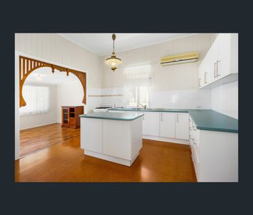 10 Tregair St, Newtown, Qld 4305 - Photo 6