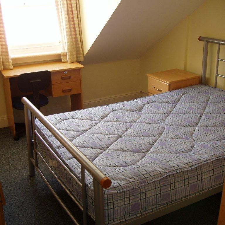 4 bedroom flat to rent - Photo 1