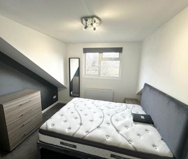 Stanhope Drive (room 5), Horsforth, Leeds - Photo 1