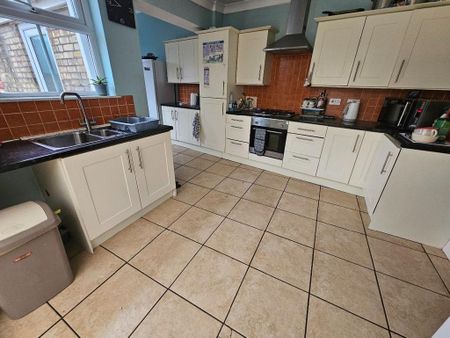 1 bedroom semi-detached house to rent - Photo 5