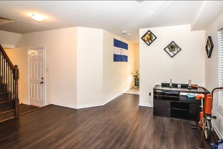 For Lease - 7837 Hoptree Road, Niagara Falls, Ontario - Photo 3