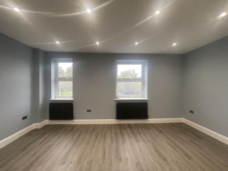 4 bedroom flat to rent - Photo 2